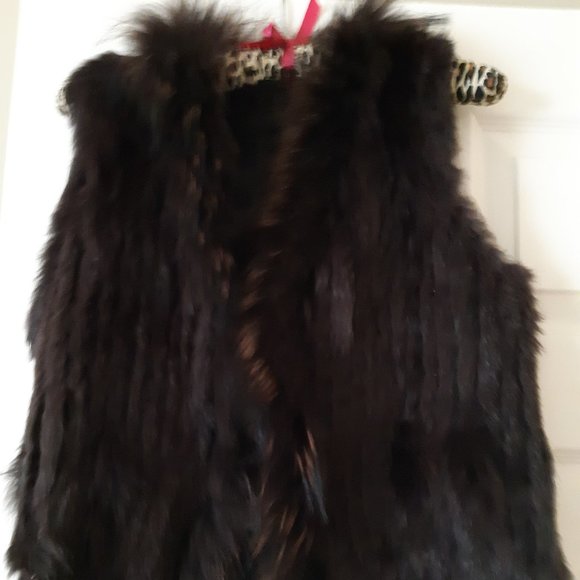 fur vest brown color - Picture 2 of 2